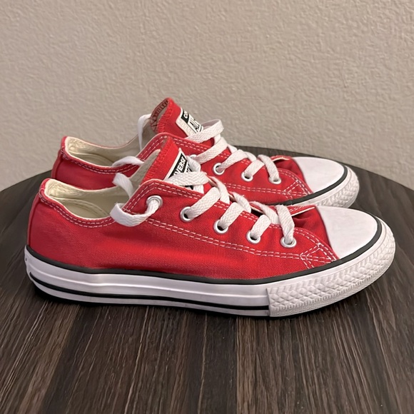 (2) Red Converse Chuck Taylor All Star Classics Unisex - Picture 1 of 12